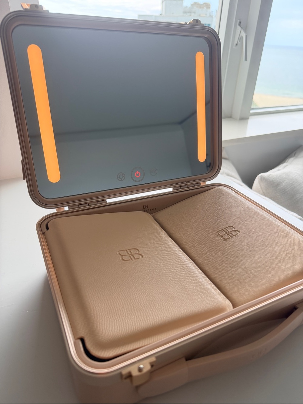 Portable Beige LED Lighted Vanity Case with Mirror